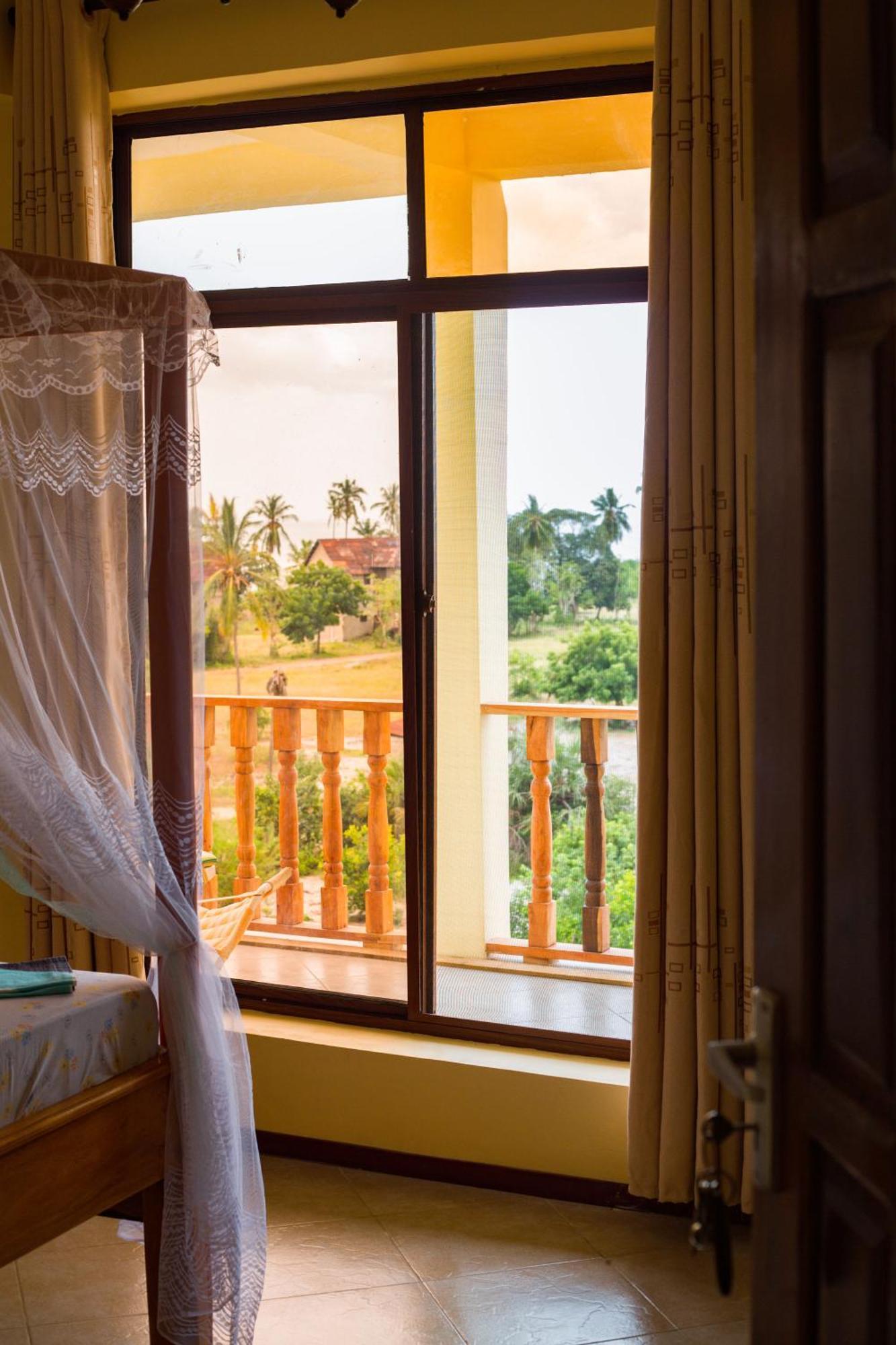 Mikoko Beach & Cottages Bagamoyo Buitenkant foto