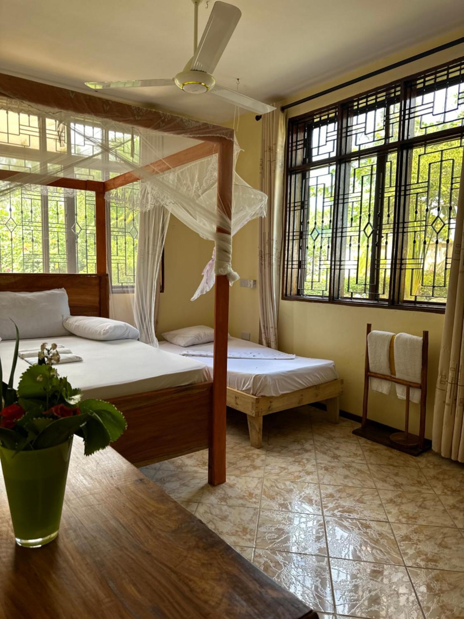 Mikoko Beach & Cottages Bagamoyo Buitenkant foto